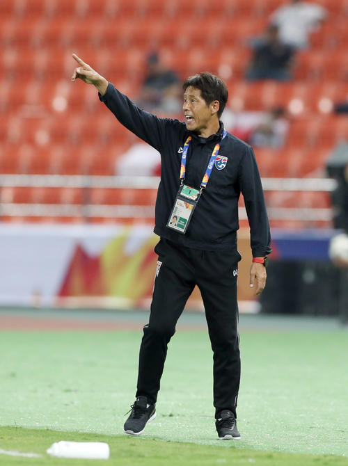 U－23タイ対U－23バーレーン　後半、選手に指示を出すU－23タイ代表の西野監督（撮影・前田充）