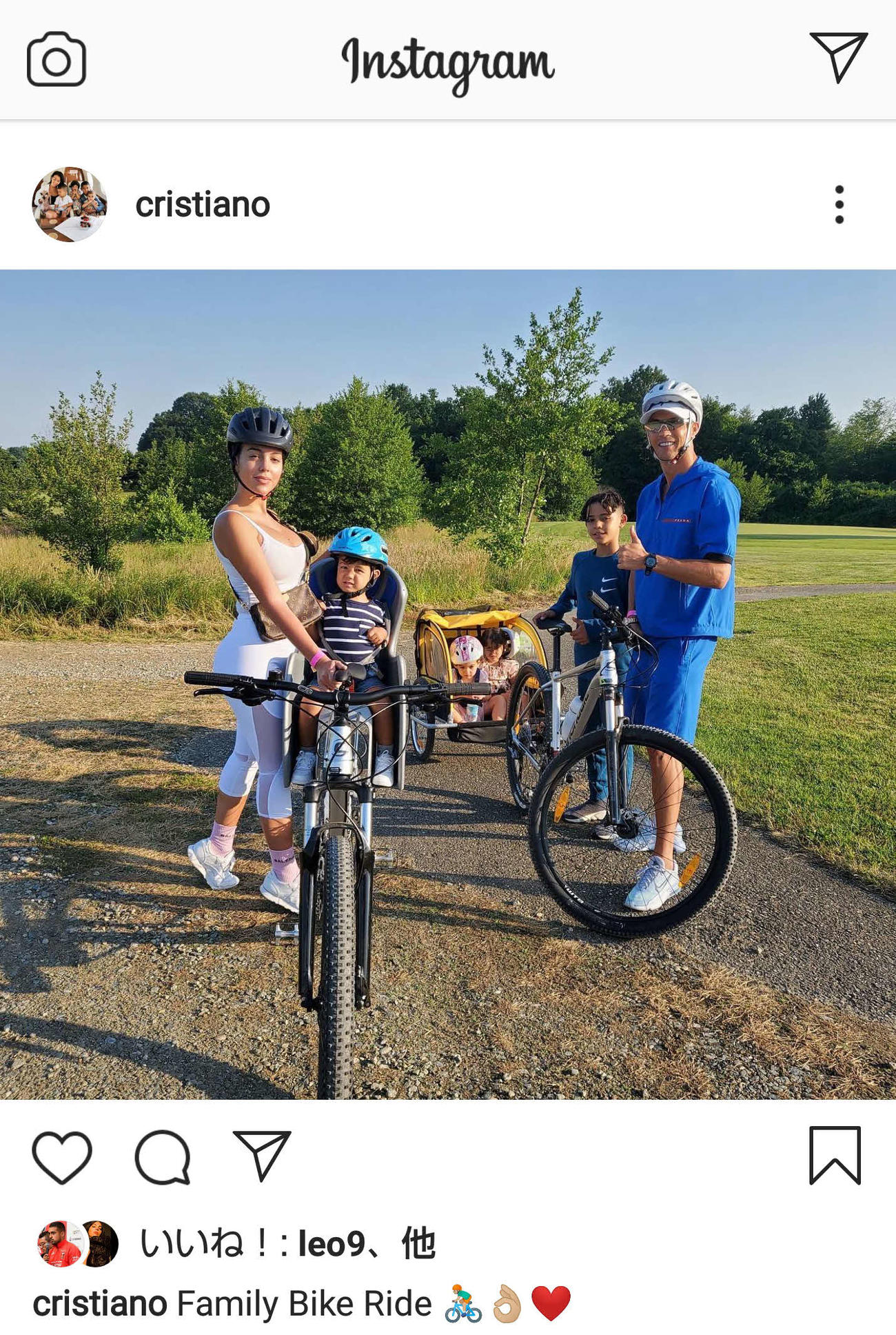 家族で自転車に乗って小旅行したことをインスタグラムで報告するクリスティアーノ・ロナウド（右端＝ロナウドのインスタグラムより）