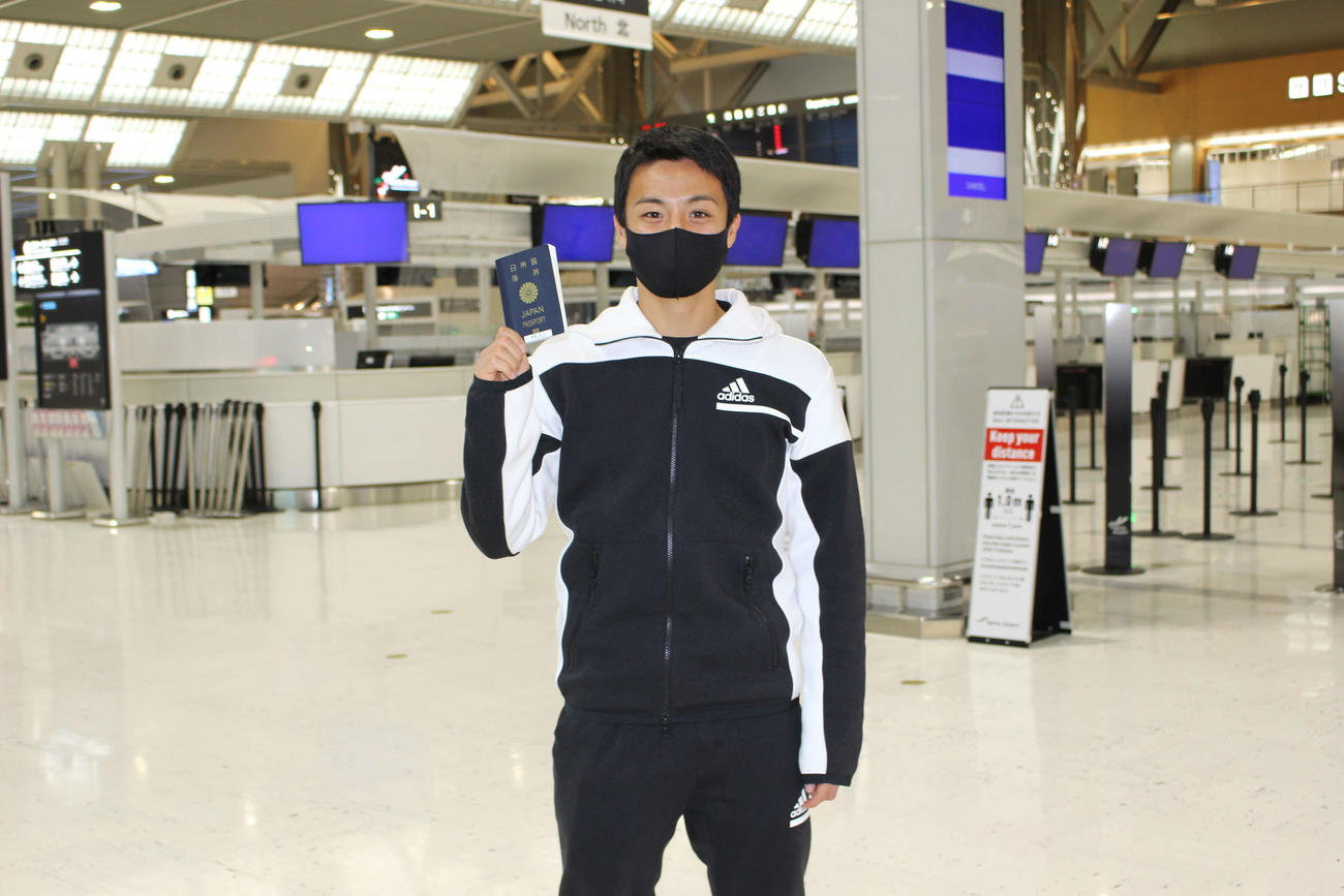 家族らに見送られ、笑顔で出国した東京五輪世代MF齊藤未月