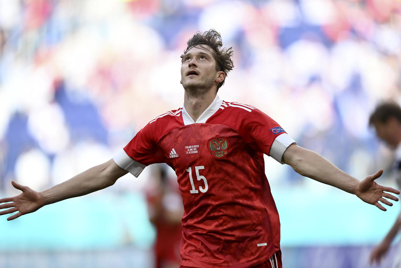 前半ロスタイム、先制点を挙げたロシアMFミランチュク（AP）