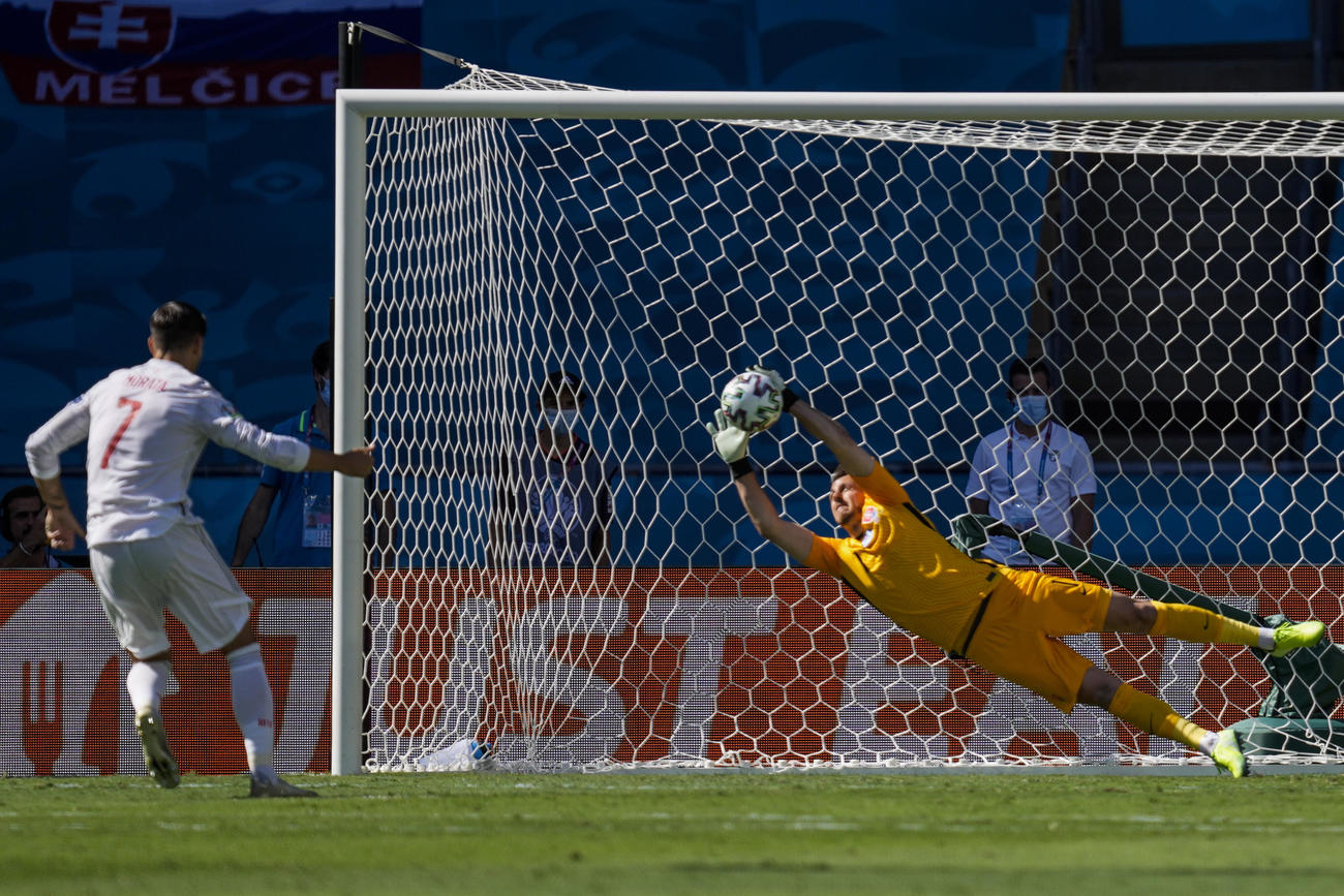 前半12分、PKをGKドゥブラフカに止められるスペインFWモラタ（AP）