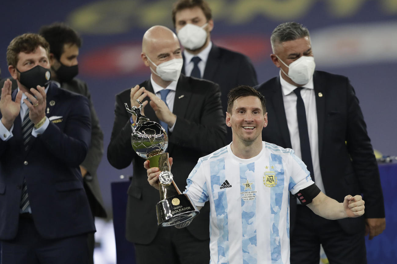優勝したアルゼンチン代表メッシ（AP）