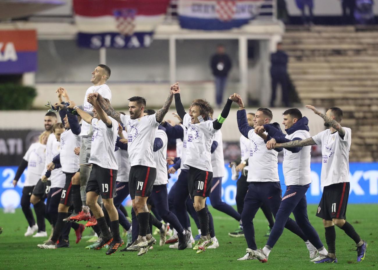 W杯出場を決めて喜ぶクロアチア（ロイター）