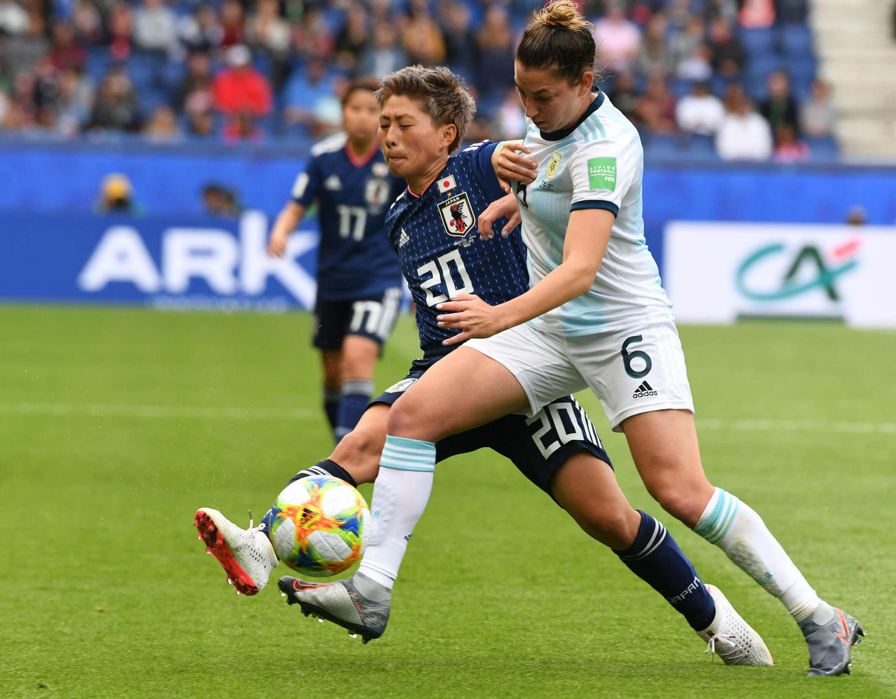 2019年W杯のアルゼンチン戦でプレーする横山＝2019年6月10日