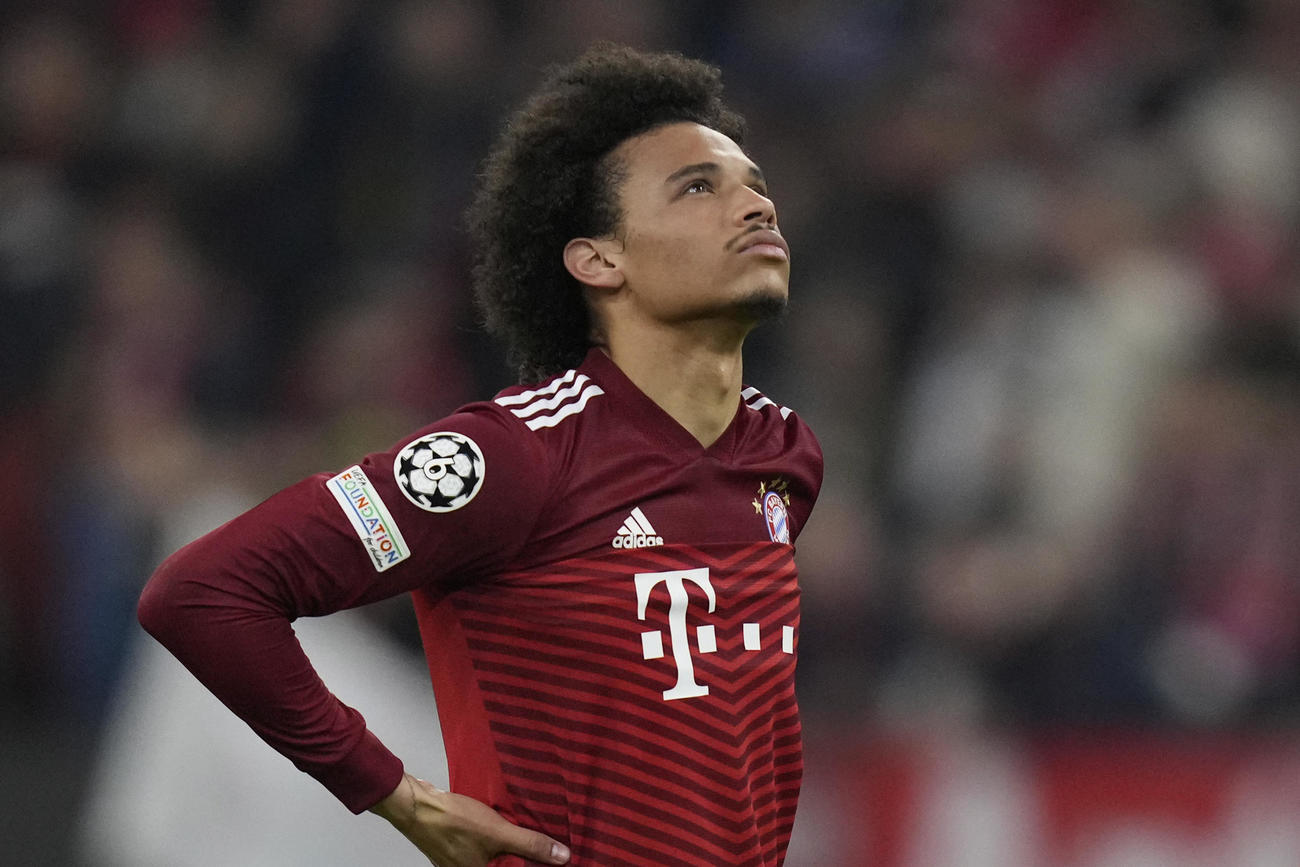 試合に敗れ悔しげな表情を浮かべるバイエルンのレロイ・サネ（AP）