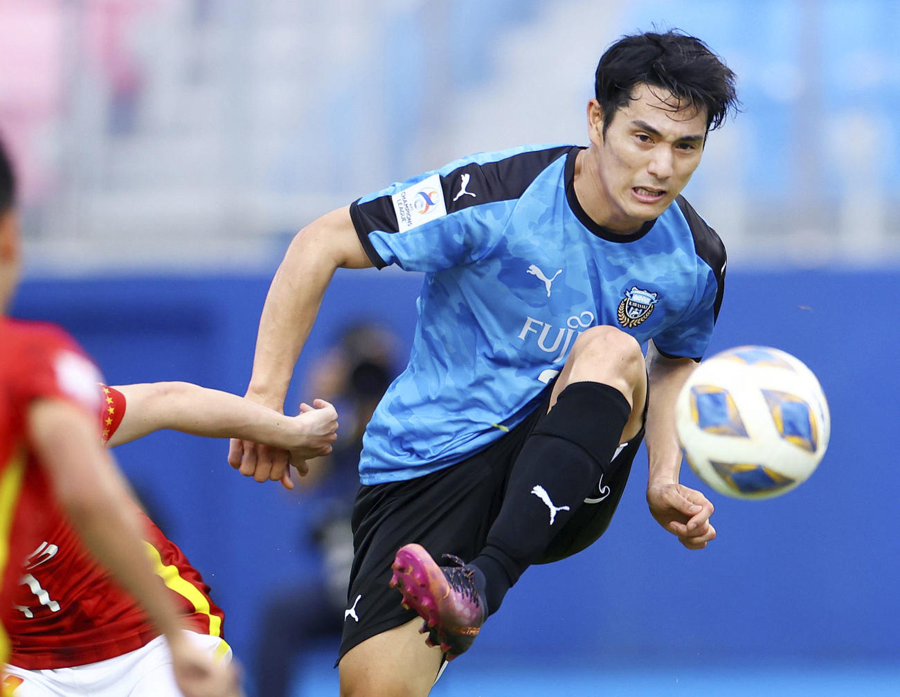 広州FC戦でゴールを狙う川崎F・知念＝ジョホールバル（ゲッティ＝共同）