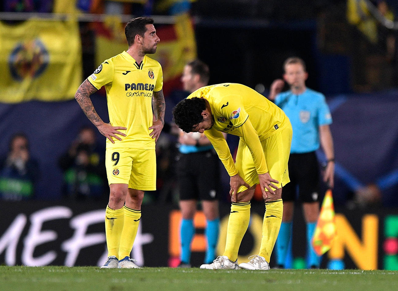 肩を落とすビリャレアルの選手（ロイター）