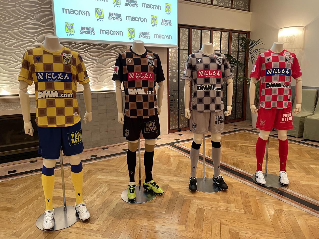 シントトロイデンのお披露目された新ユニホーム（C）STVV