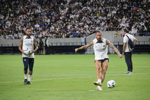 PSG  パリサンジェルマン　7/24 大阪　公式練習 パリSG大阪パナスタ有料公開練習に1万7916人 ネイマールPK