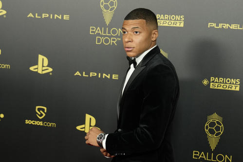 バロンドール授賞式に参加したパリ・サンジェルマンのエムバペ（AP）