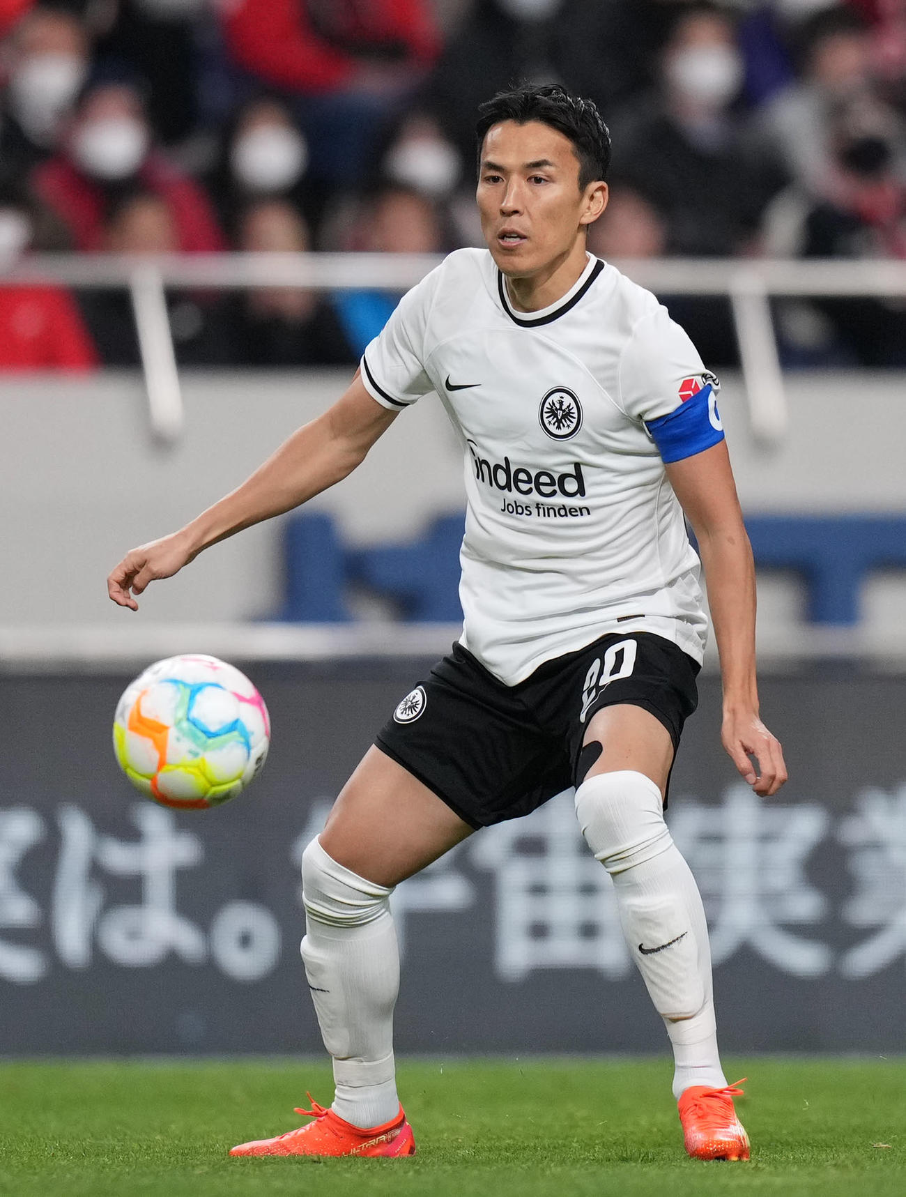 浦和対フランクフルト　後半途中から出場するフランクフルト長谷部（撮影・狩俣裕三）