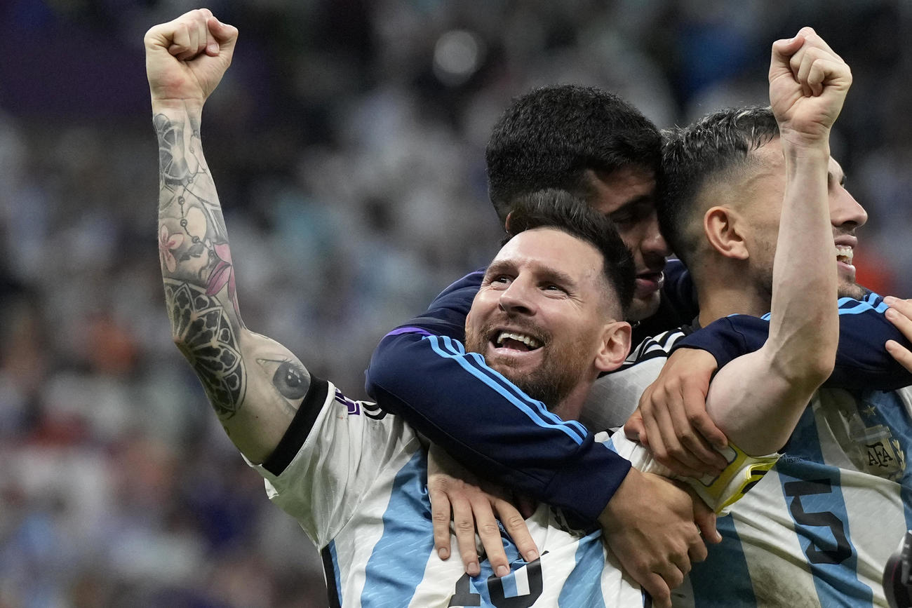 W杯準々決勝　勝利を喜ぶアルゼンチンのリオネル・メッシ（AP）