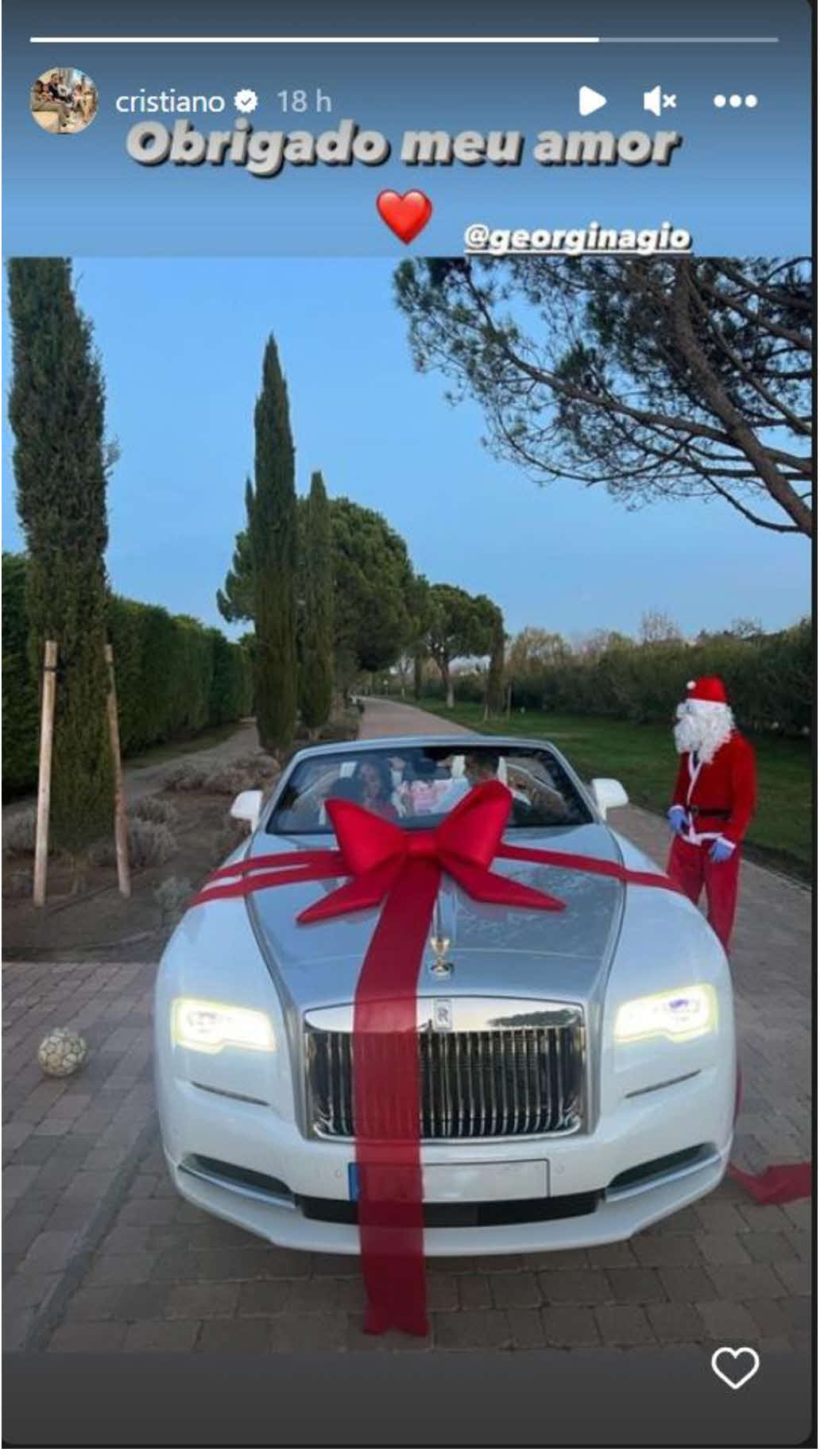 パートナーのジョルジーナ・ロドリゲスさんがポルトガル代表FWクリスティアノ・ロナウドに贈ったロールス・ロイス（ロナウドのインスタグラムより）