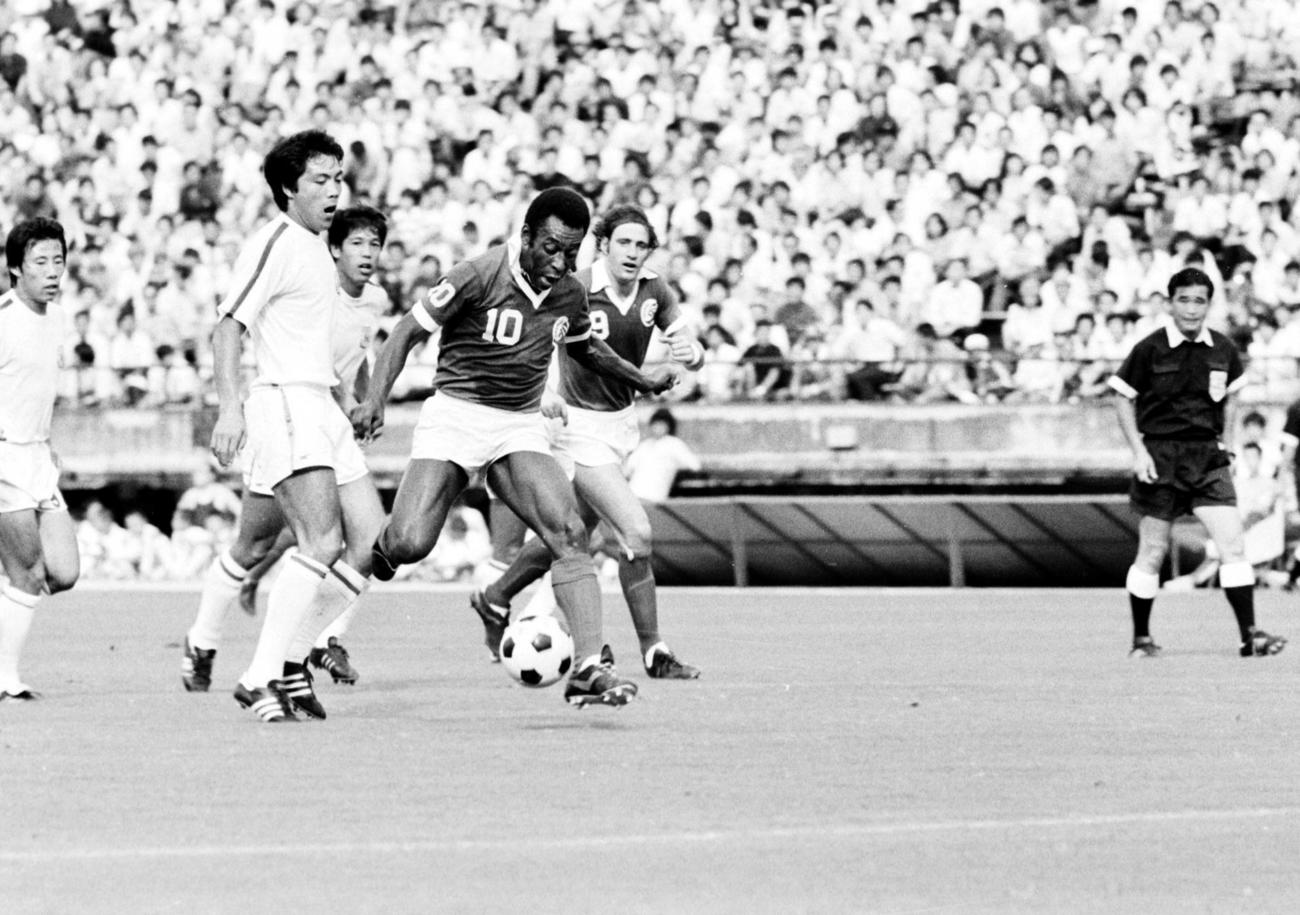 77年9月、来日して試合を行ったニューヨーク・コスモス時代のペレさん