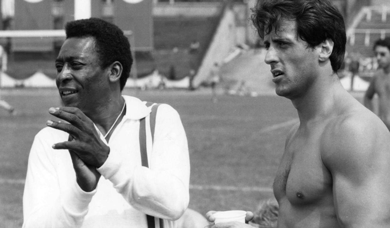 映画「勝利への脱出」で共演したペレ氏とシルベスター・スタローン（ロイター）