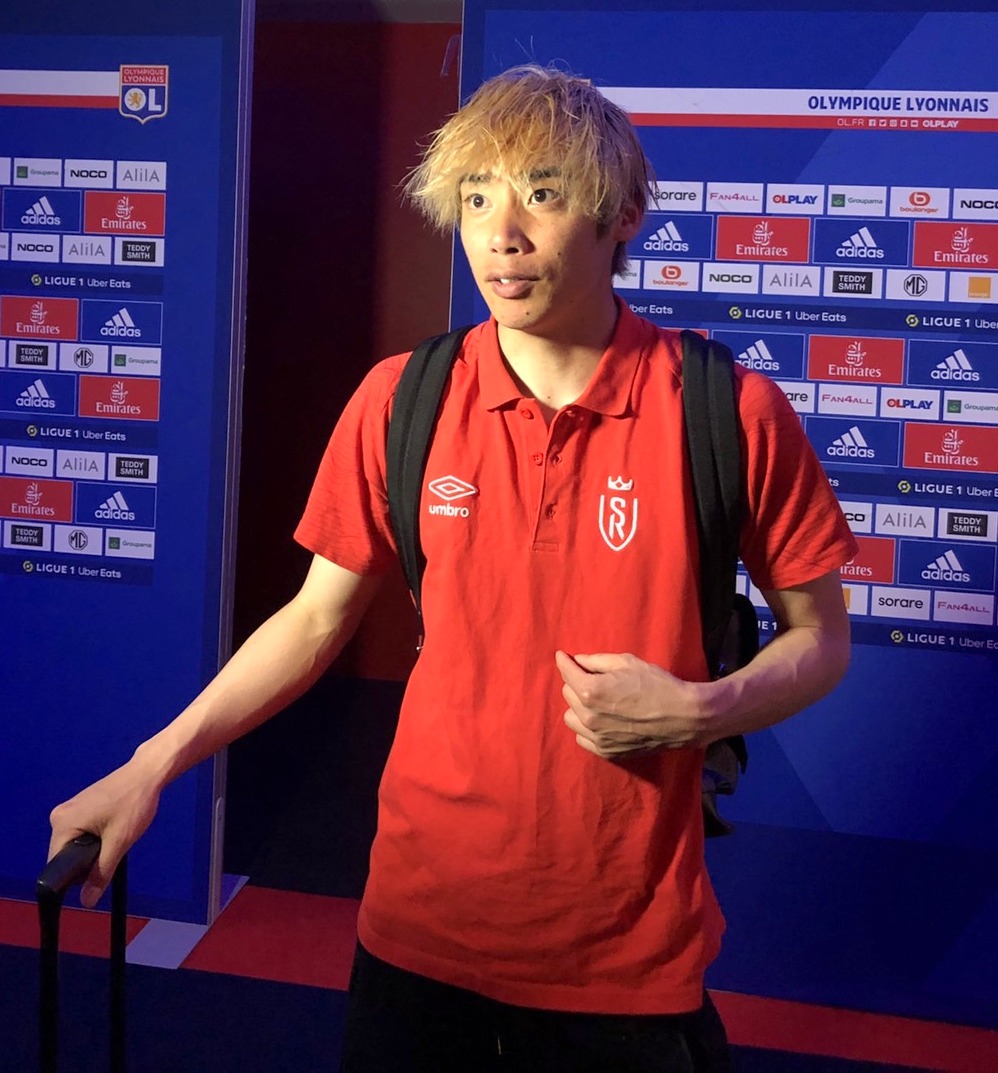 敵地リヨン戦を終え、取材に応じるスタッド・ランスの日本代表MF伊東純也