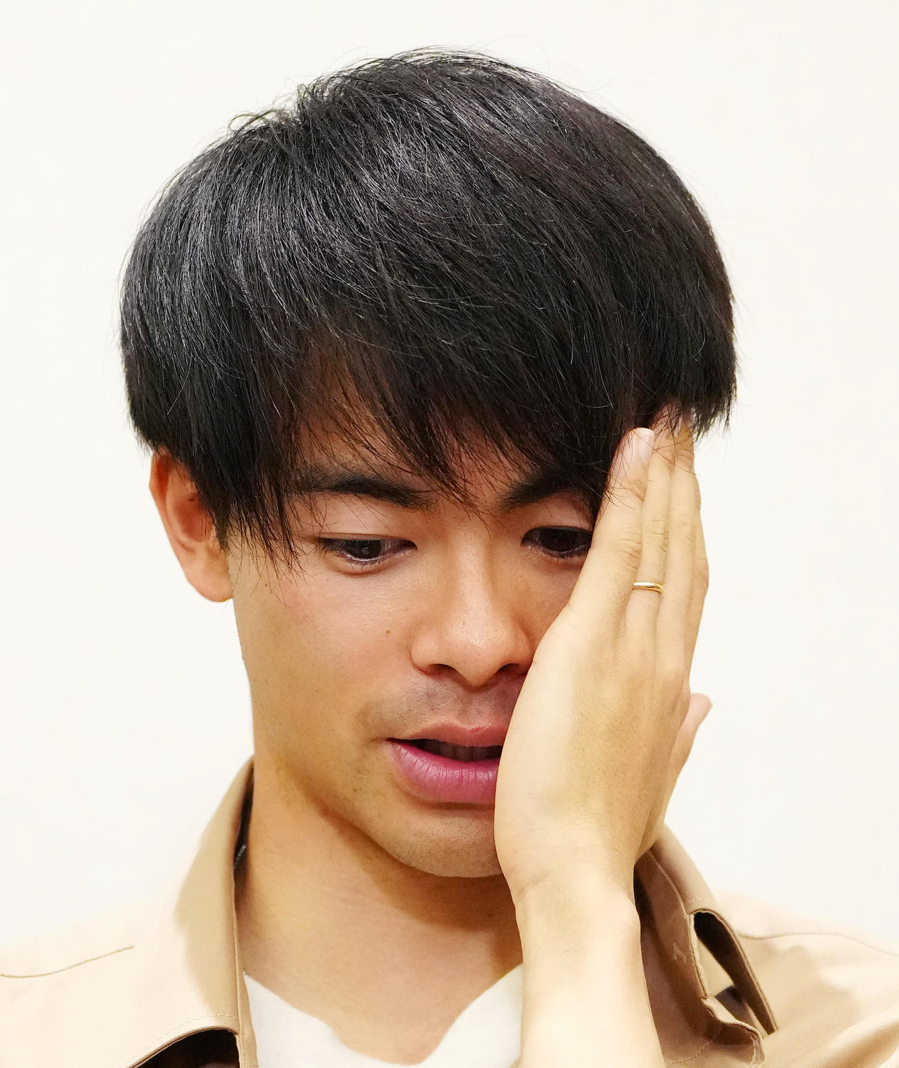 帰国し取材に応じるブライトン三笘（撮影・江口和貴）