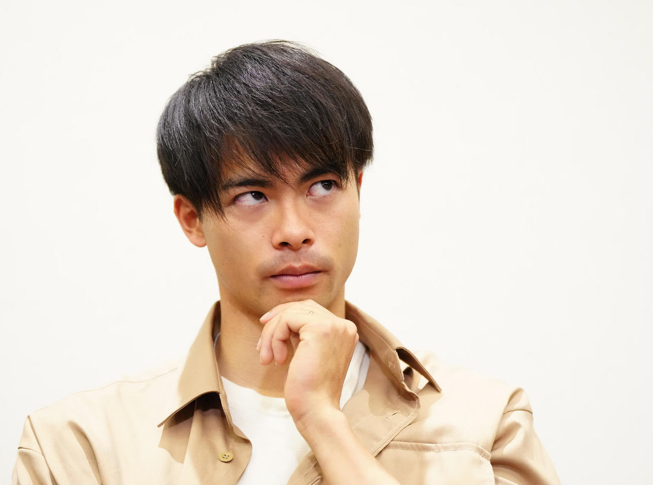 帰国し取材に応じるブライトン三笘（撮影・江口和貴）