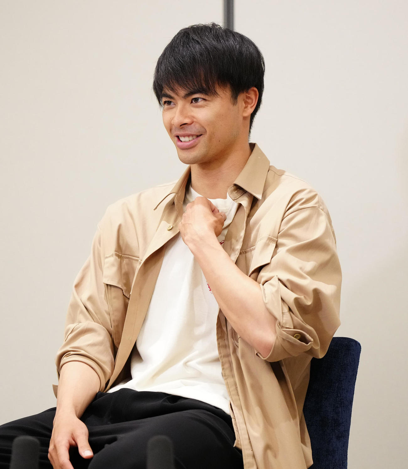 帰国し取材に応じるブライトン三笘（撮影・江口和貴）