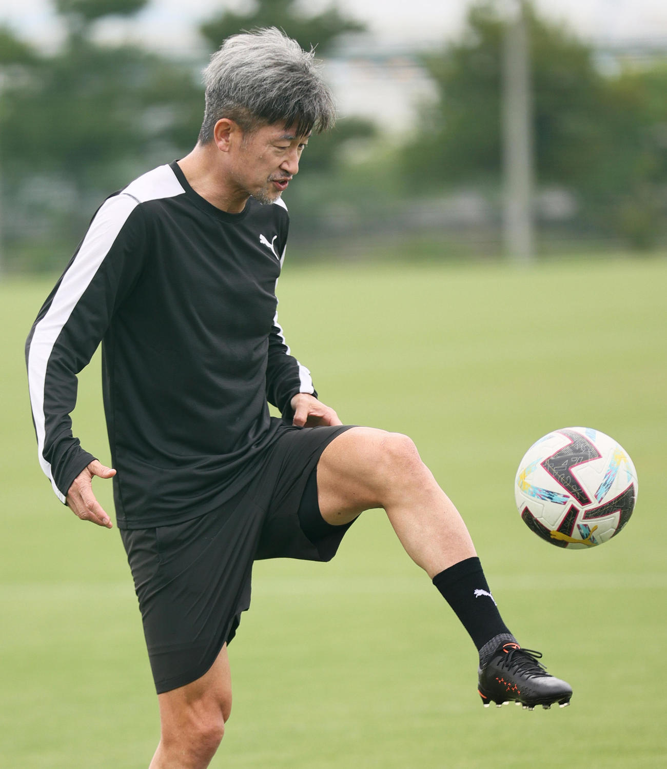 自主トレに励むカズ（撮影・上山淳一）