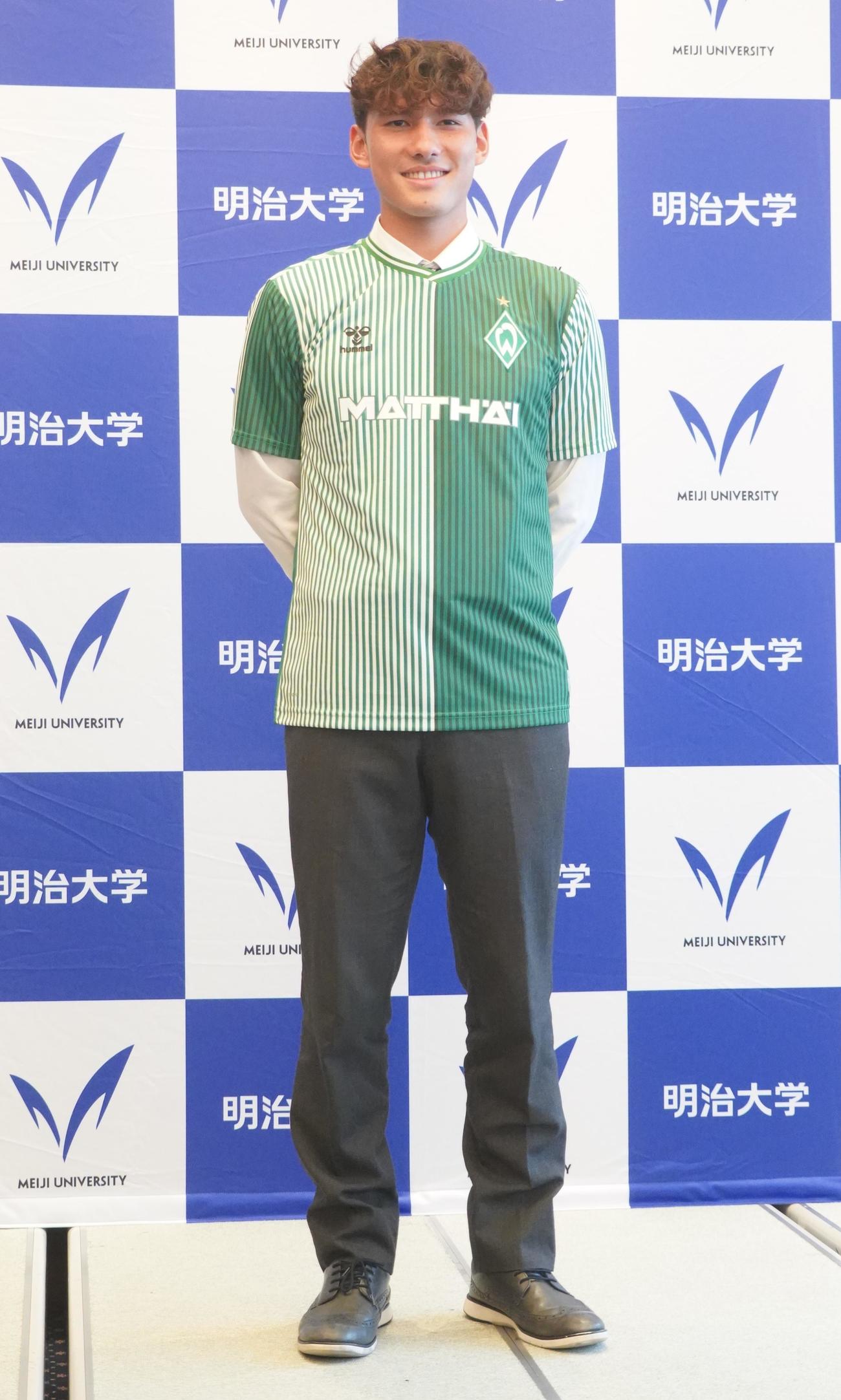 ドイツ1部ブンデスリーガのブレーメンへ加入する明治大サッカー部4年佐藤恵允（撮影・佐藤成）