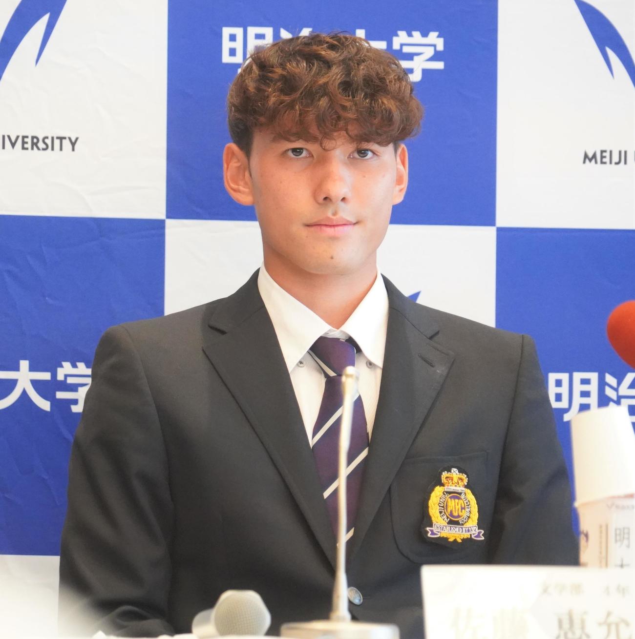 ドイツ1部ブンデスリーガのブレーメンへ加入する明治大サッカー部4年佐藤恵允（撮影・佐藤成）
