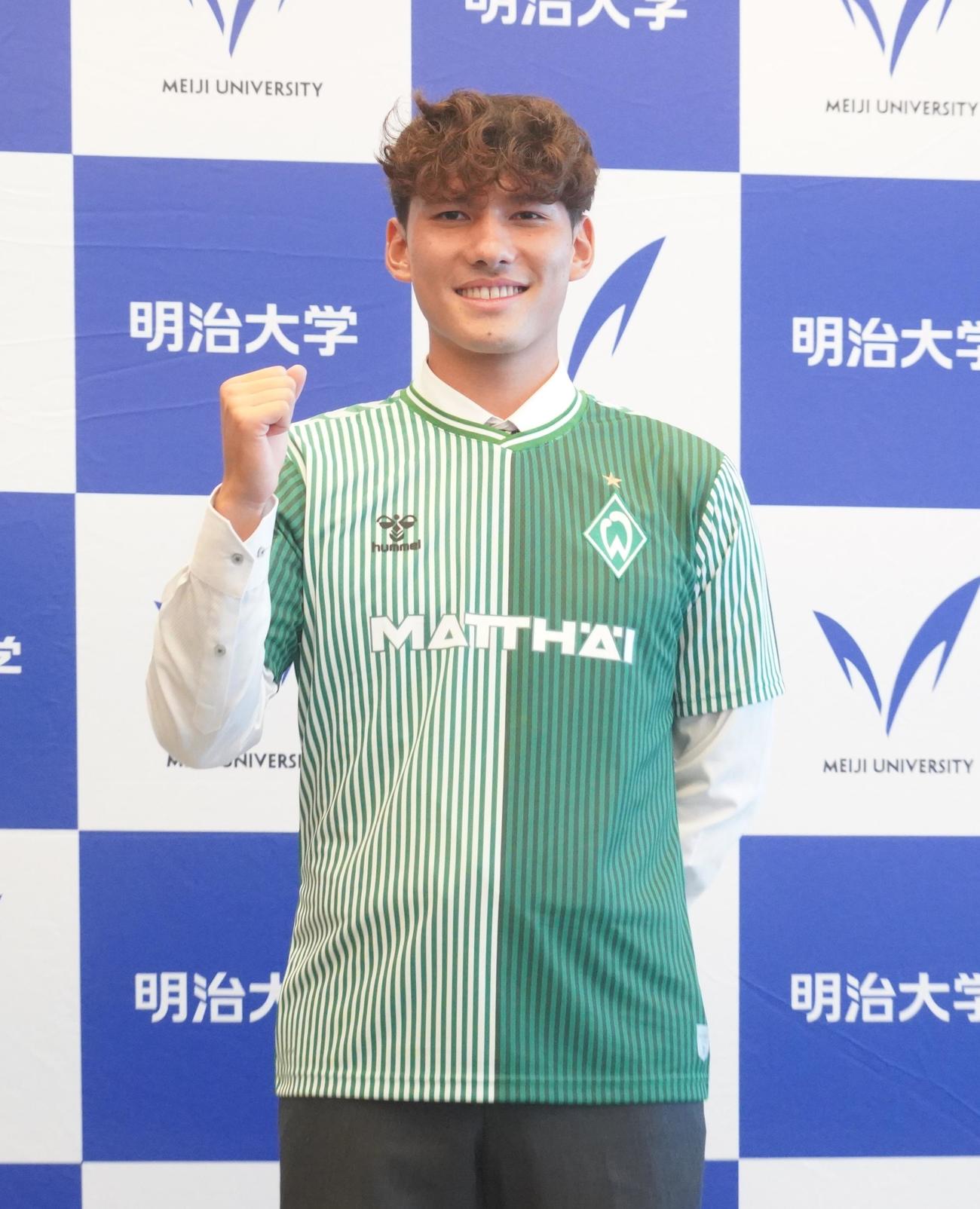 ドイツ1部ブンデスリーガのブレーメンへ加入する明治大サッカー部4年佐藤恵允（撮影・佐藤成）