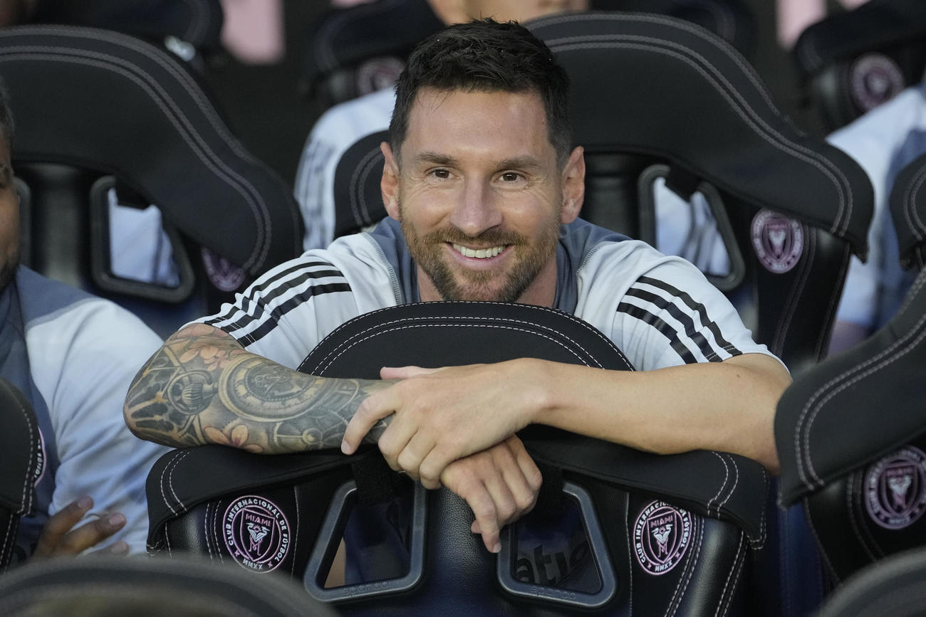 試合前に笑顔を見せるインテル・マイアミのリオネル・メッシ（AP）