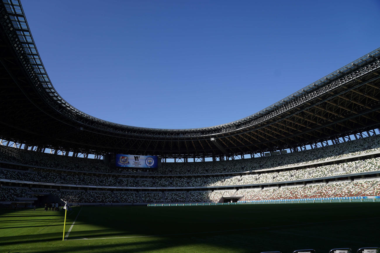 横浜対マンチェスター・シティ　試合開始前の国立競技場（撮影・井上学）