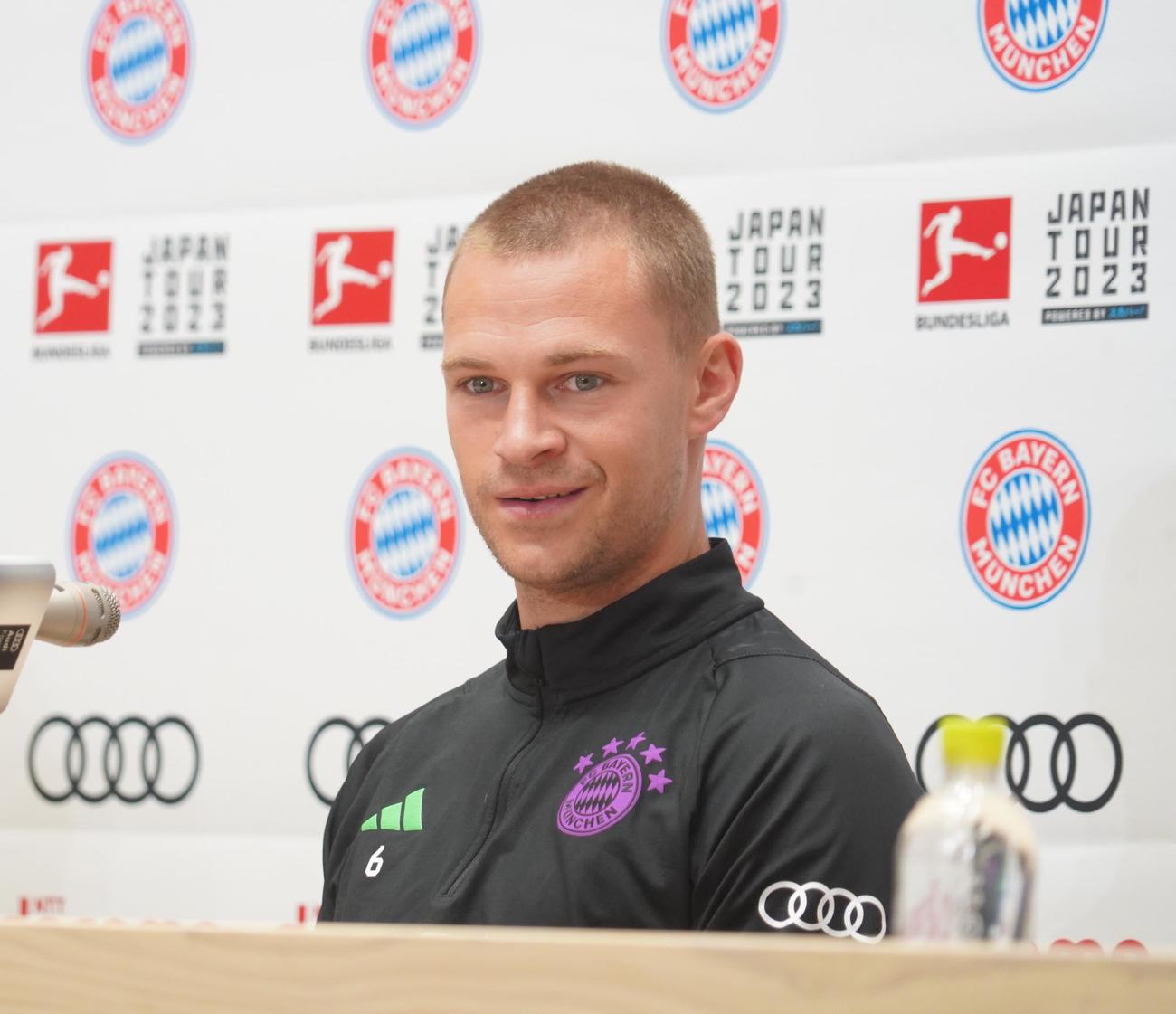 マンチェスター・シティーとの親善試合の前日会見に出席したバイエルン・ミュンヘンMFキミッヒ（撮影・佐藤成）