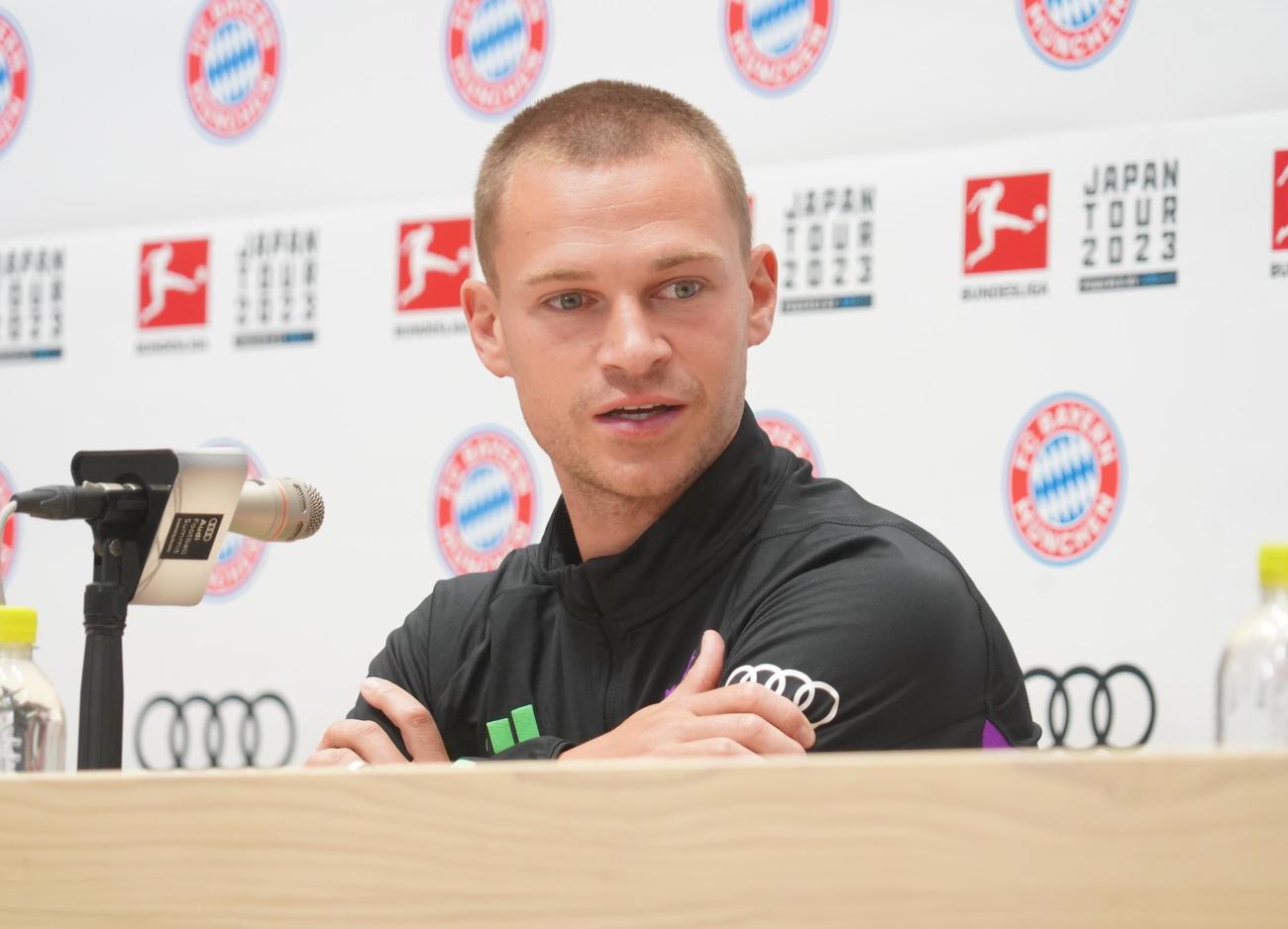 マンチェスター・シティーとの親善試合の前日会見に出席したバイエルン・ミュンヘンMFキミッヒ（撮影・佐藤成）