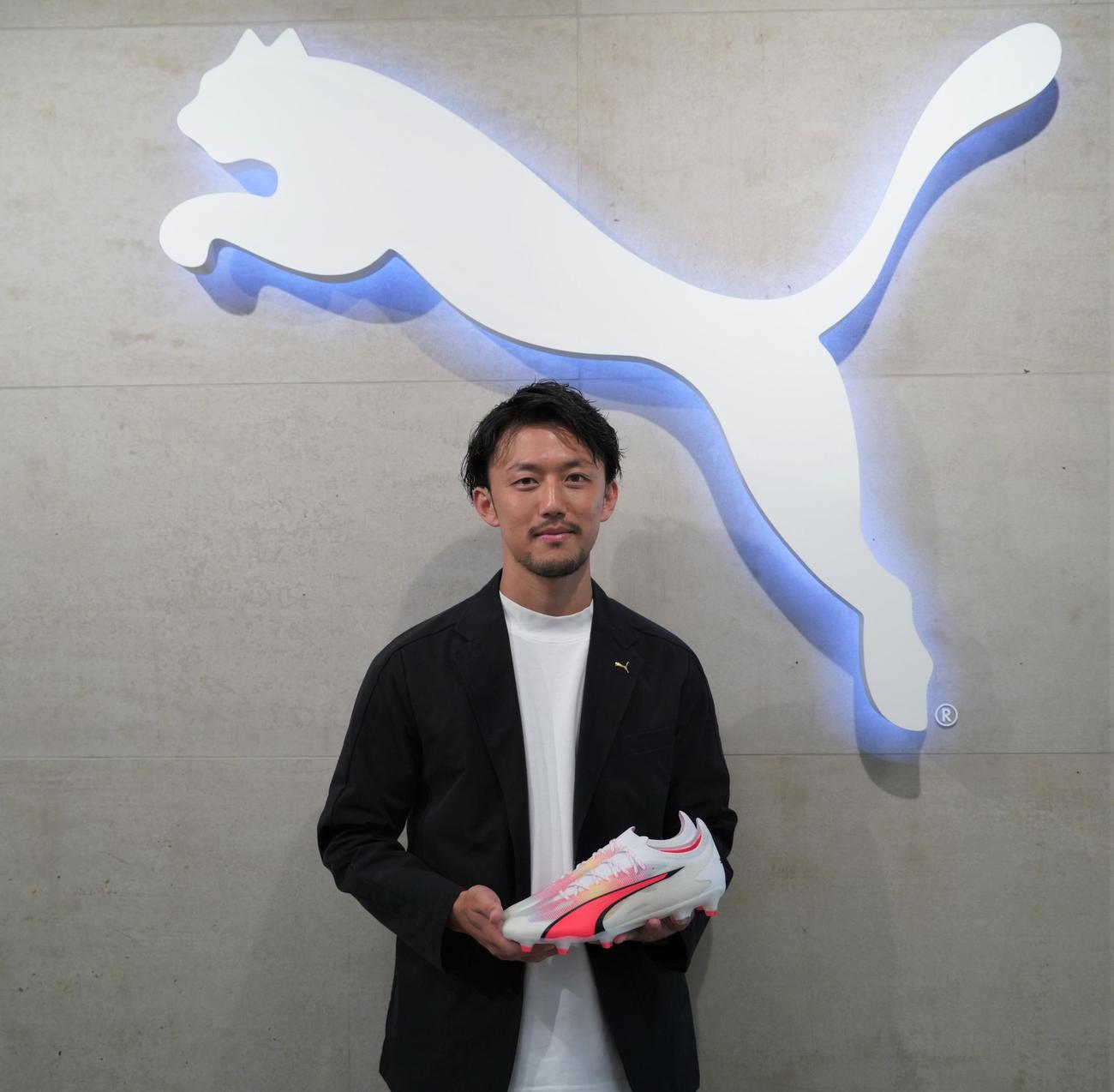 三笘薫のスパイク担当者を長く務めたプーマの合志卓也さん（撮影・佐藤成）