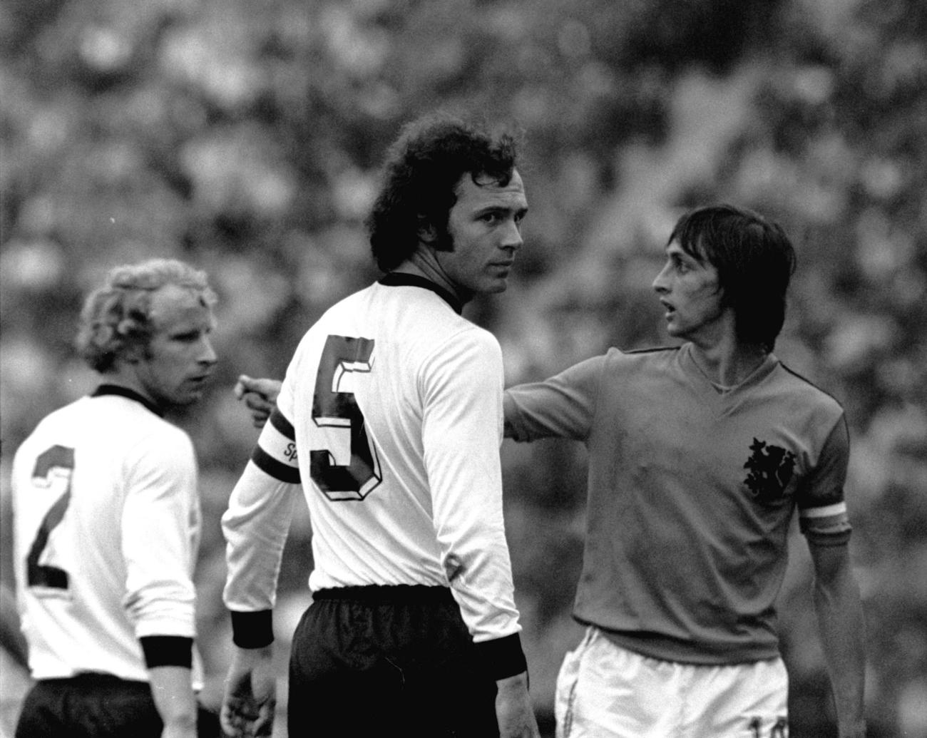1974年のW杯西ドイツ大会決勝に出場したベッケンバウアー（中央）＝ミュンヘン（AP＝共同）