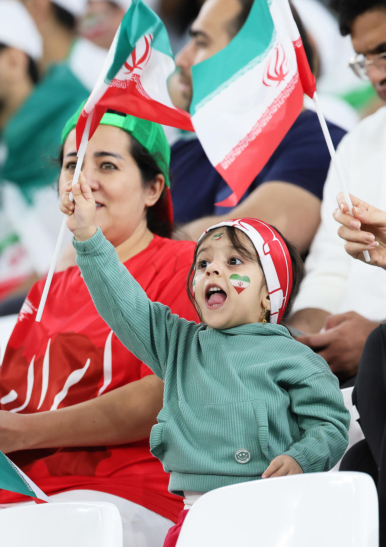 イラン対パレスチナ　イランを応援する子ども（撮影・足立雅史）