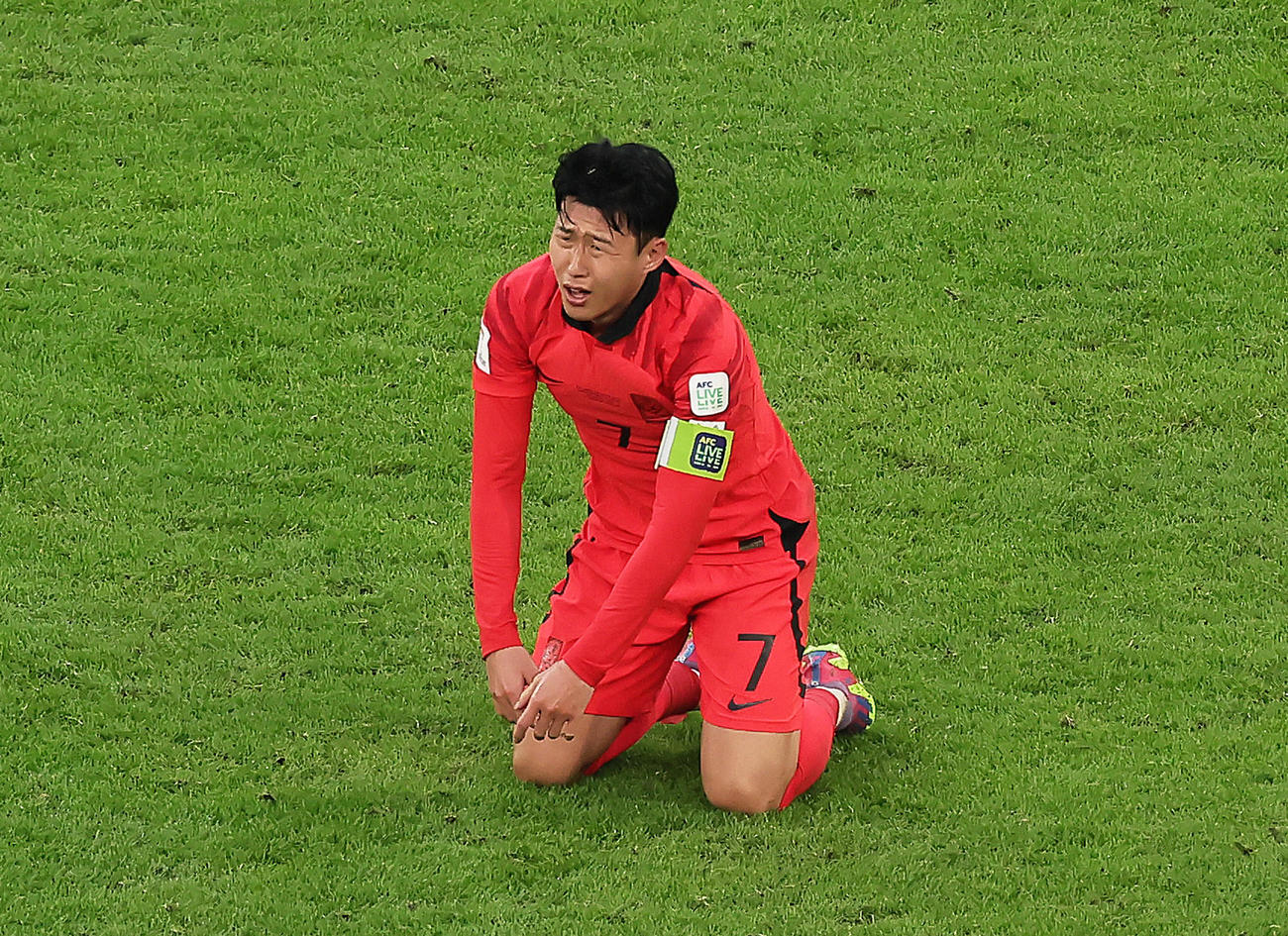 ヨルダン対韓国　同点で試合を終え、悔しがる韓国ソン・フンミン（撮影・足立雅史）
