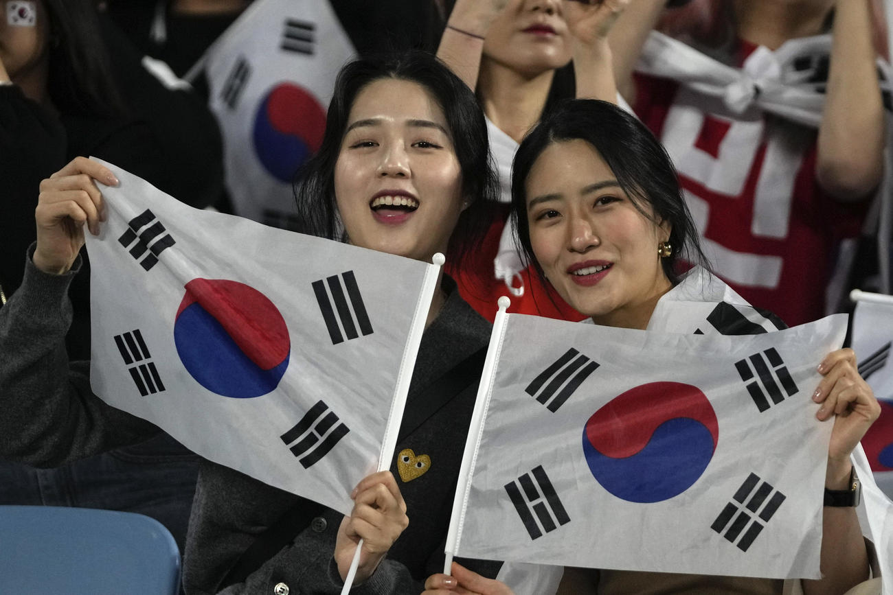 オーストラリア戦、応援する韓国のファン（AP）