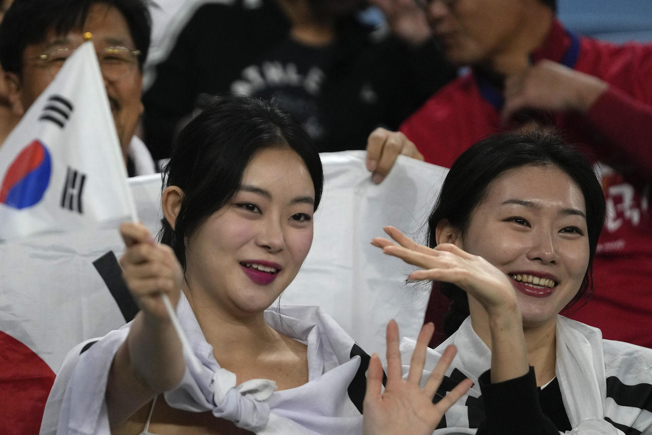オーストラリア戦、応援する韓国のファン（AP）