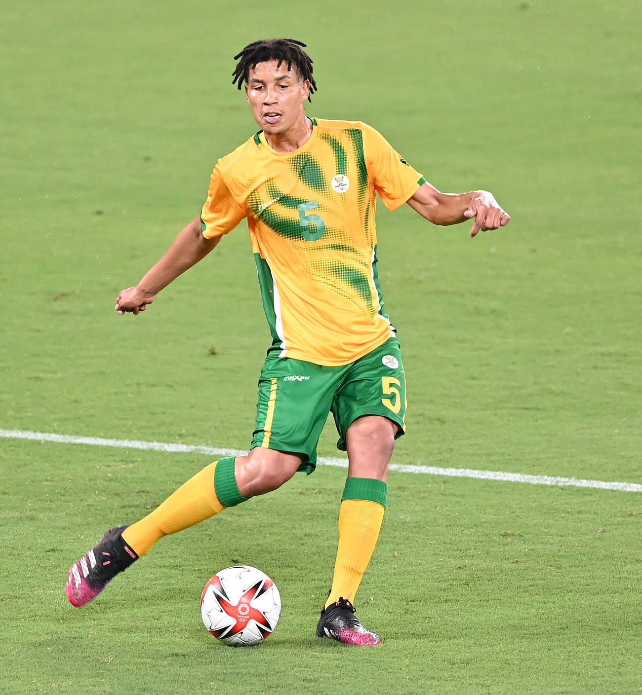 東京五輪　サッカー男子1次リーグA組　日本対南アフリカ　前半、プレーする南アフリカのルーク・フルール（21年7月22日）
