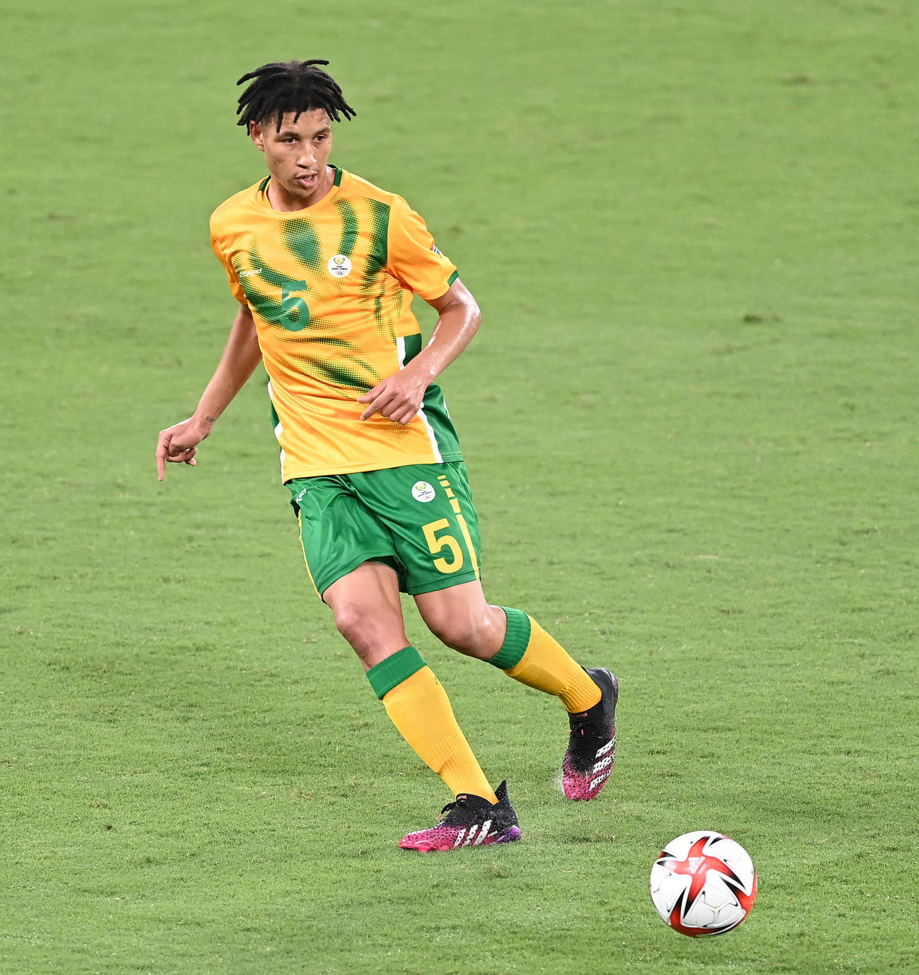 東京五輪　サッカー男子1次リーグA組　日本対南アフリカ　前半、プレーする南アフリカのルーク・フルール（21年7月22日）