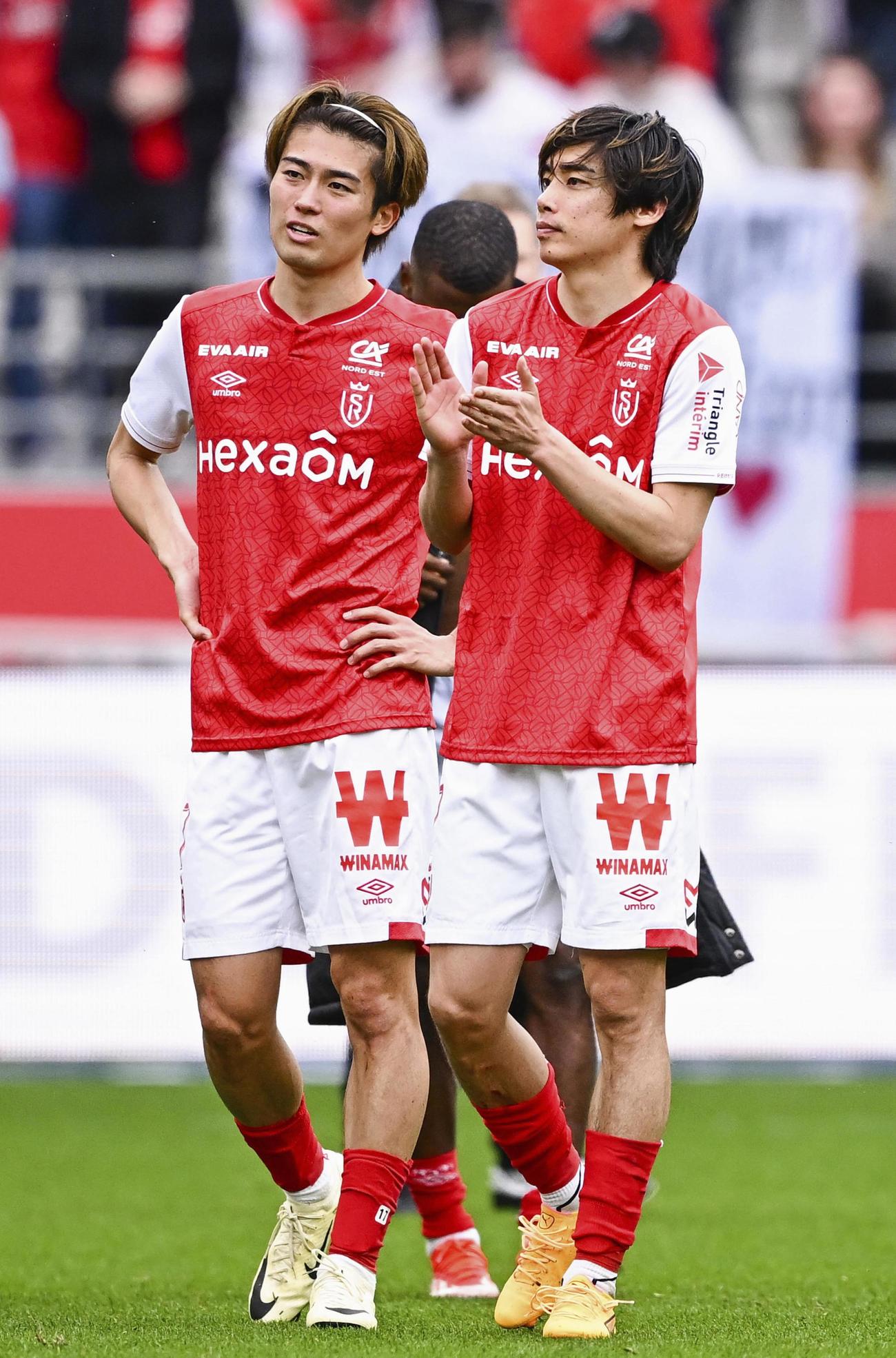 ニースと引き分けたスタッド・ランスの中村（左）と伊東（共同）