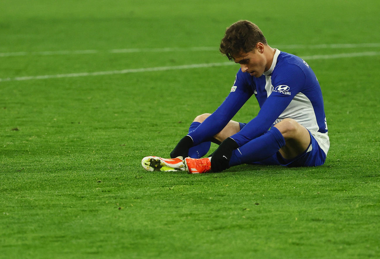 試合後、意気消沈している様子のロドリゴ・リケルメ（ロイター）