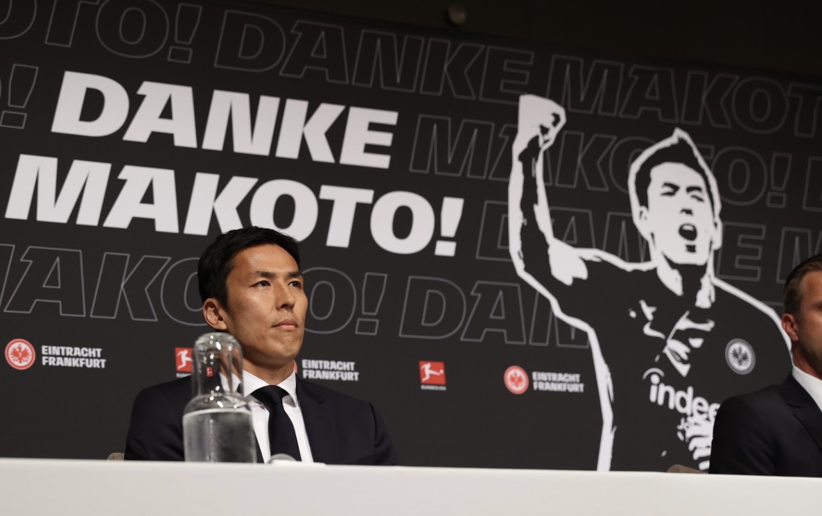 会見に臨んだサッカー元日本代表の長谷部（撮影・河野匠）