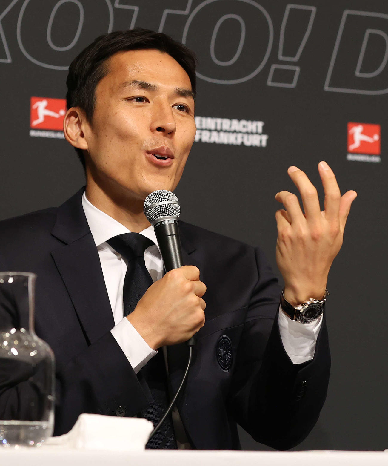引退会見に臨んだサッカー元日本代表の長谷部（撮影・河野匠）