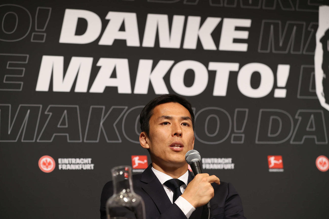 引退会見に臨んだサッカー元日本代表の長谷部（撮影・河野匠）