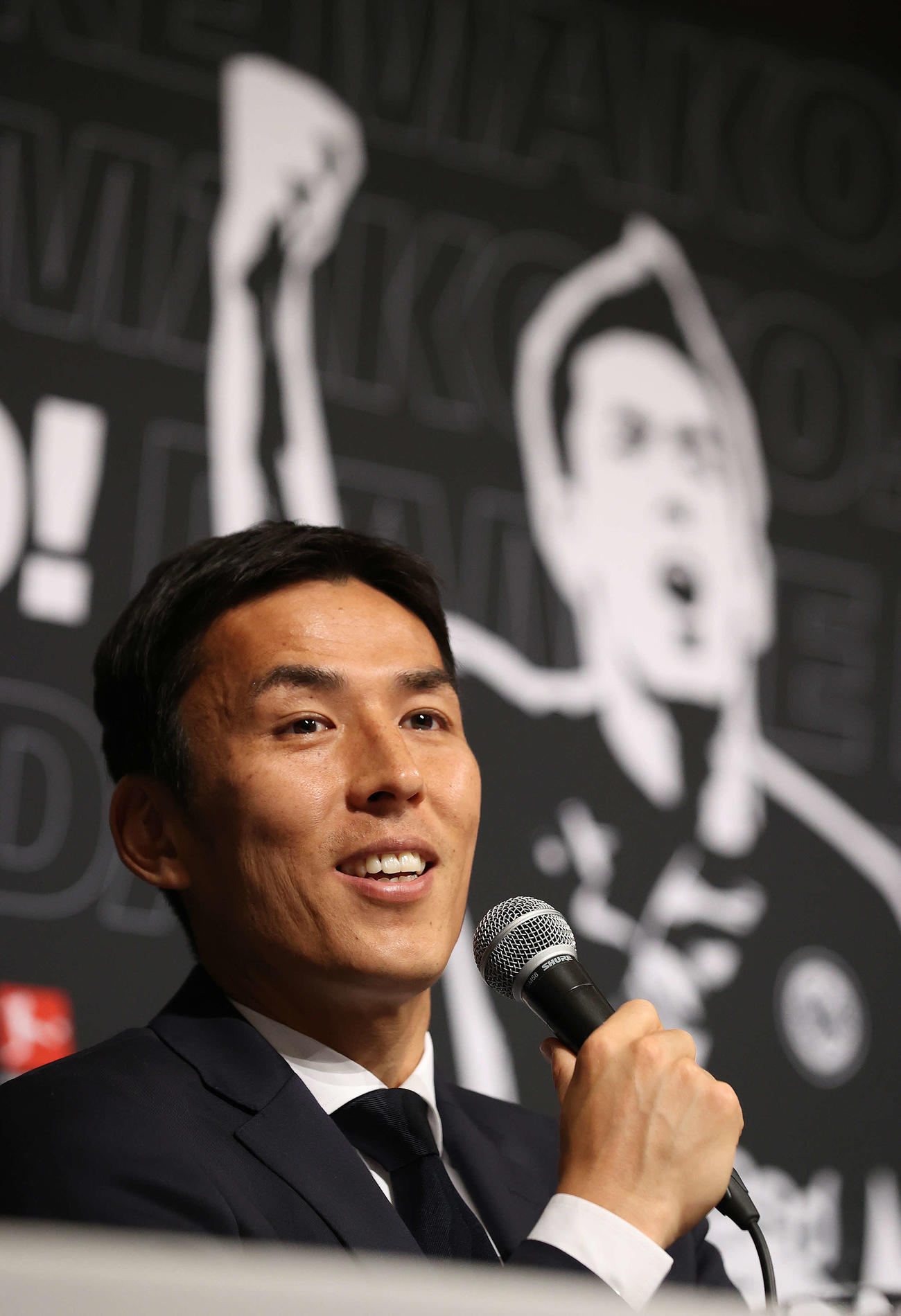 引退会見に臨んだサッカー元日本代表の長谷部（撮影・河野匠）