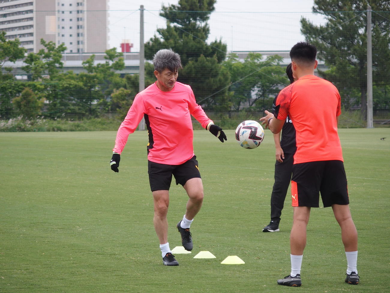 大阪府内で自主トレを開始したカズ（撮影・永田淳）