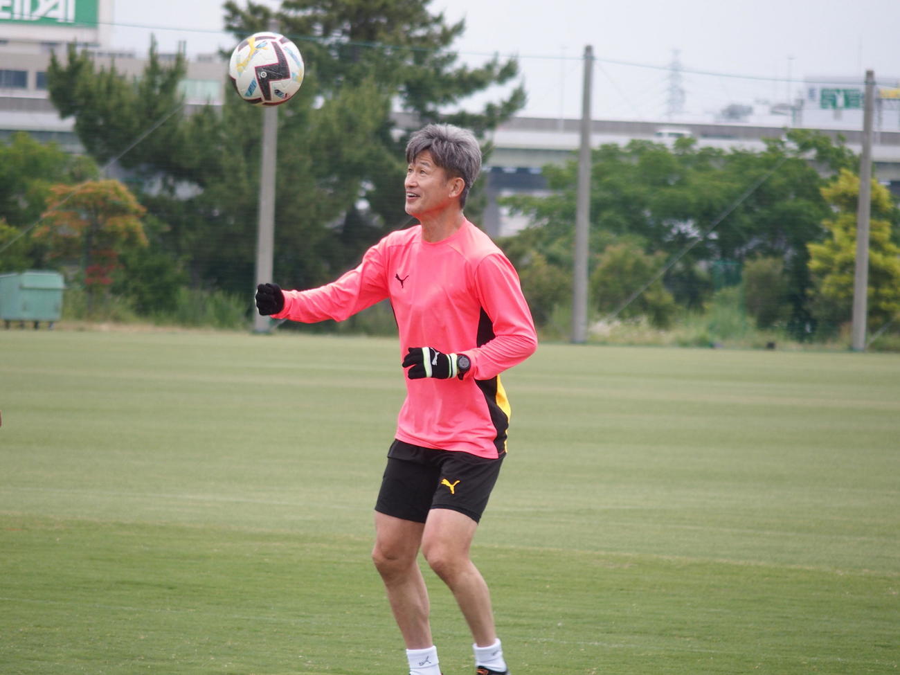 大阪府内で自主トレを開始したカズ（撮影・永田淳）
