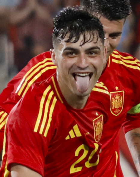 スペイン対北アイルランド　前半、チームの3点目を決めたことを喜ぶスペインのペドリ(AP)