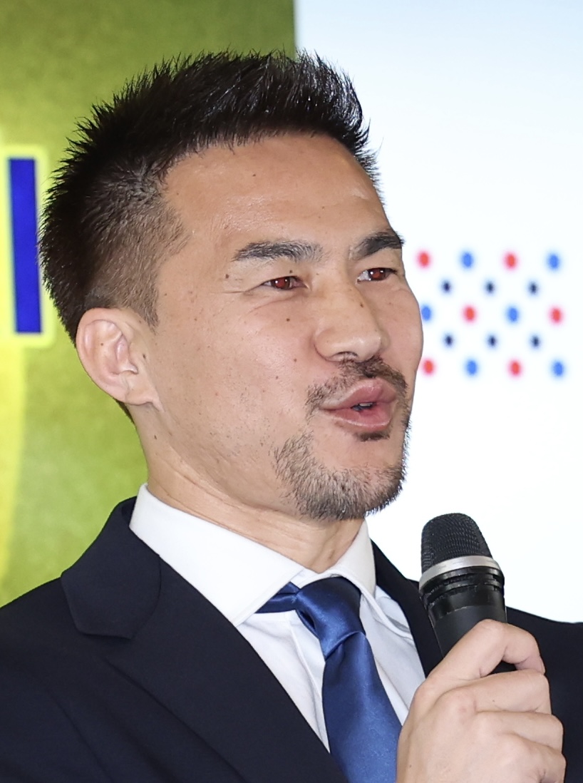 引退会見で記者の質問に答える岡崎（撮影・河田真司）