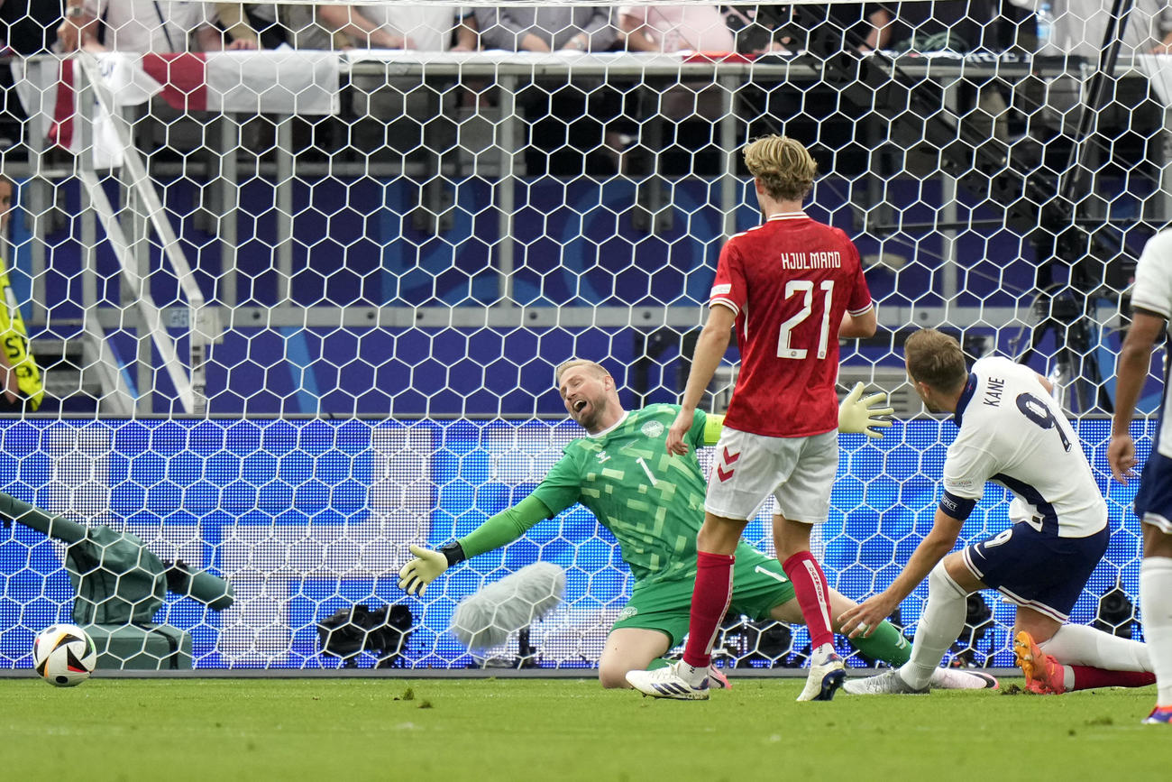 先制ゴールを決めたイングランド代表FWケーン（AP）